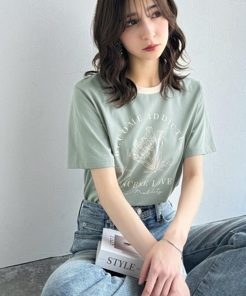 トレンドのディテールが魅力。シルケットフラワーカーブロゴリンガー半袖Tシャツ ce1020196