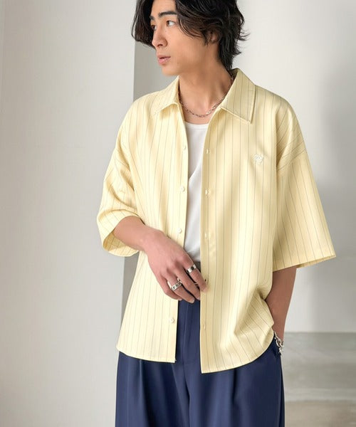 《JaVaジャバコラボ》羽織りとしても重宝する、汎用性の高さが魅力！刺繍入り ヘリンボーン織ストライプ柄 オーバーサイズ半袖シャツ jo1010044