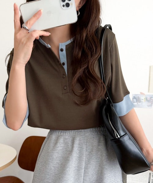 大人の色魅せ、軽やかに映える。ヘンリーネック袖配色切り替え半袖トップス ce1330083