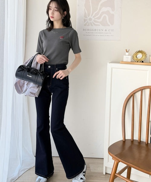 胸元にキュン。ハートサガラ刺繍テレコリブ素材ボートネックTシャツ（半袖） ce1330019
