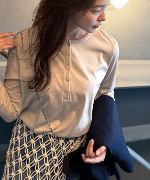 シンプルだからこそ、こだわりたい。シルケット加工ドット釦ヘンリーTシャツ（長袖） ce1020314