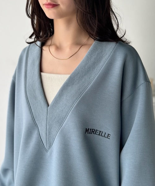 抜け感と上品さを両立。深めのネックで小顔見え♪ 胸刺繍Vネックダンボールニットトップス（長袖） ce1110130