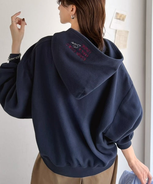 ふわっとあったか、秋冬の“欲しい”をぎゅっと♪刺繍デザインスキッパー衿フリースパーカー ce1020395