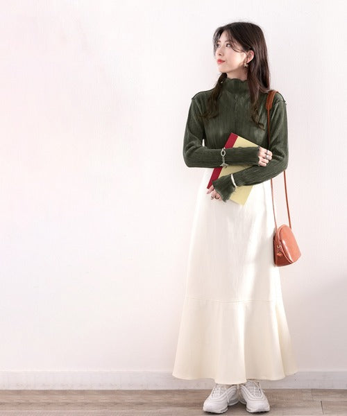 上品な光沢感。2wayメロープリーツハイネックトップス ce0420042
