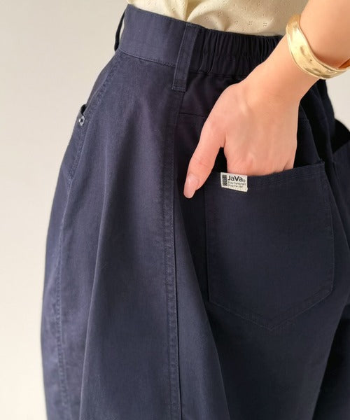 《JaVaジャバコラボ》 トレンド感たっぷりの最旬シルエット。タックバレルレッグパンツ jv1070220
