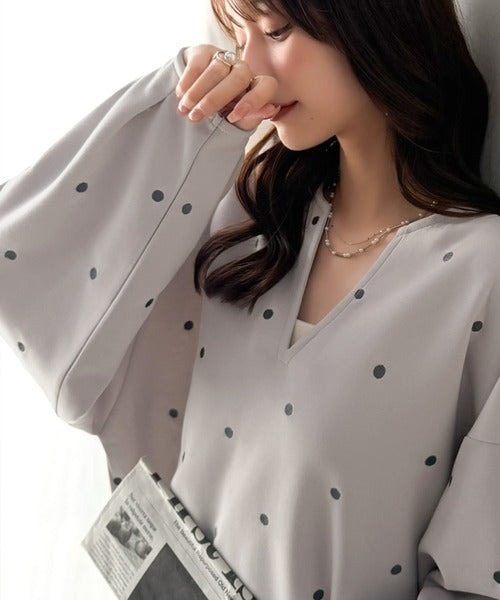 【Classical Evon】甘さ抑えて品よく映える。ドット刺繍袖ぽわんキーネックロンTEE（長袖） ev1260616