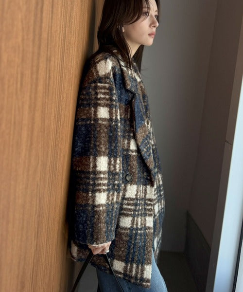 【Classical Evon】羽織るだけで“大人のお洒落”が完成。チェック柄リングボア素材オーバーサイズダブルコート（ミドル丈） ev1240134