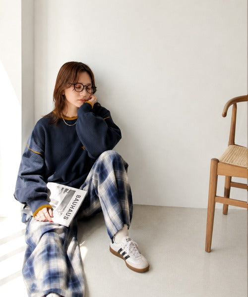 ゆるっと上品、やさしく映える。胸刺繍入り配色クルーネックオーバーサイズニット（長袖） ce1350019