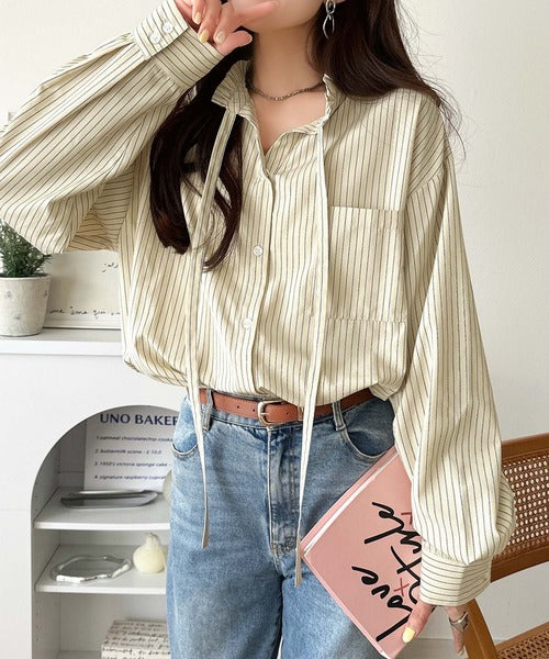 【防シワ機能付き】華やかフリルで印象チェンジ。前後2WAYで楽しむ、襟フリルリボンシャツ(長袖) ce1025024