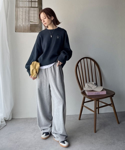 シンプルながらも洗練されたデザインで、こなれ感。胸刺繍スウェット見えコクーンニット（長袖） ce1260463