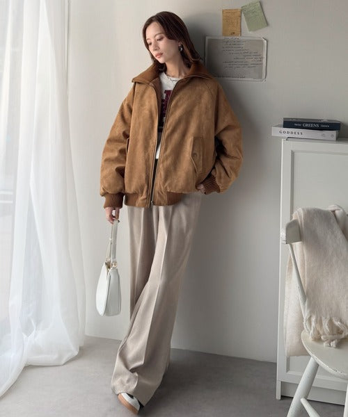 《JaVaジャバコラボ》甘辛バランスで“大人可愛い”を格上げ。リブタートル オーバーサイズスウェードブルゾン jv1240099