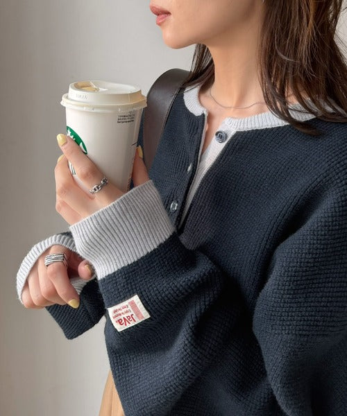 《JaVaジャバコラボ》ふっくら、袖たっぽり。ワッフル編みヘンリーネックオーバーサイズ配色ニット jv1350022