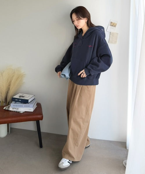 ふわっとあったか、秋冬の“欲しい”をぎゅっと♪刺繍デザインスキッパー衿フリースパーカー ce1020395
