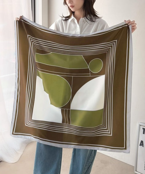 差し色が上品カワイイ♪90cm×90cmパネル柄シルクライク大判スカーフ ce1240056