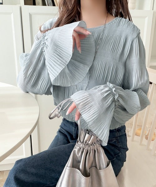 涼やかに、品よく、愛らしく。前後2wayリボンキャンディスリーブシアープリーツブラウス（長袖） ce1010538