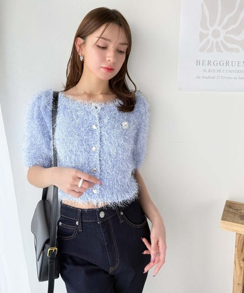 【mily bilet】ふんわり大人可愛い。ラメシャギーブローチ付きワンオフショル前後２WAYカーディガン mi1259012