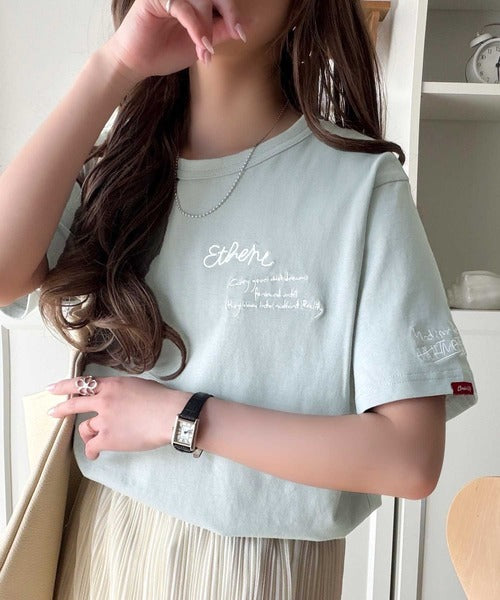 前後ダブル刺繍で、後姿だってぬかりなくかわいい♪ 綿100％グラフィック飛び刺繍Tシャツ (半袖) ce1260546