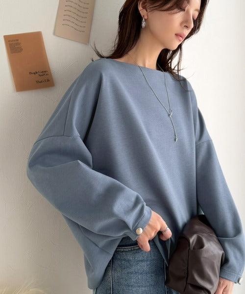 一枚で、品よく華奢見え。袖タック×マットゴールドボタン使い ボートネックポンチ素材プルオーバー（長袖） ce1260639