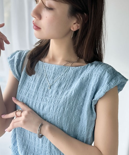 ポコポコ質感が涼しげ、夏の相棒トップス。ボートネックノースリーブサイドドロストリボンポコポコトップス ce1070164