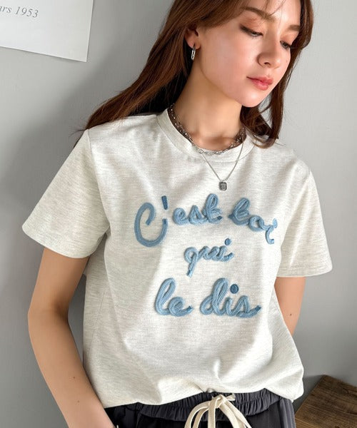 【mily bilet】着るだけでオシャレ感！ロゴプレート付きカラーフレンチコード刺繍Tシャツ(半袖) mi1329015