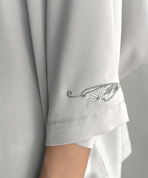 「雰囲気アガる。」衿刺繍ドレープドルマンシャツ／Embroidered Collar Draped Dolman Shirt co1010004