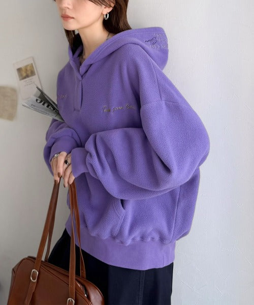 ふわっとあったか、秋冬の“欲しい”をぎゅっと♪刺繍デザインスキッパー衿フリースパーカー ce1020395