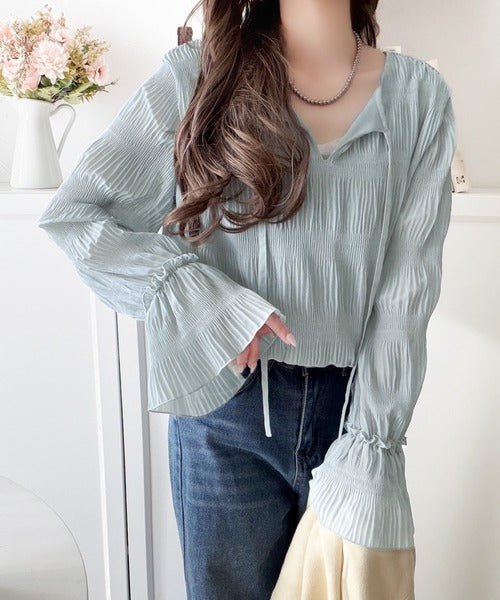 涼やかに、品よく、愛らしく。前後2wayリボンキャンディスリーブシアープリーツブラウス（長袖） ce1010538