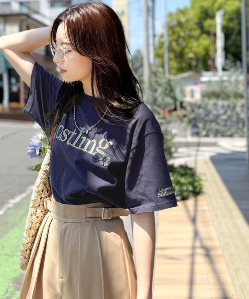 ナチュラルな中に、さりげない華。綿100％ロゴ×フラワー刺繍ビッグTシャツ（半袖） ce1260485