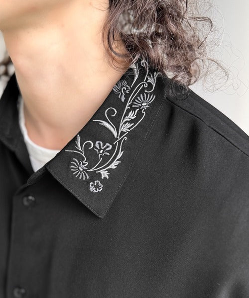 「雰囲気アガる。」衿刺繍ドレープドルマンシャツ／Embroidered Collar Draped Dolman Shirt co1010004