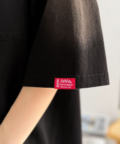 《JaVaジャバコラボ》唯一無二のヴィンテージ感。オーバーサイズシルエットのスプレーダイポケットTシャツ（半袖） jv1020359