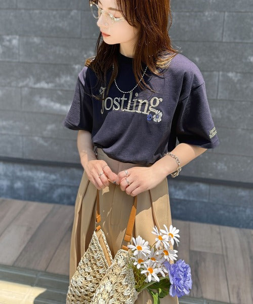 ナチュラルな中に、さりげない華。綿100％ロゴ×フラワー刺繍ビッグTシャツ（半袖） ce1260485