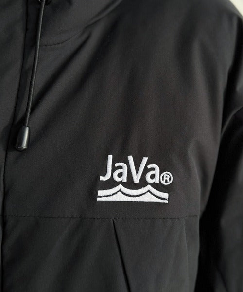 《JaVaジャバコラボ》サマになる、今どきバランス。フェイクダウンフード刺繍ミドル丈オーバーサイズジャケット jv1265119