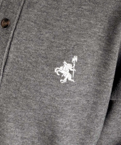 《Javaジャバコラボ》顔周りスッキリ&胸元刺繍で映える♪配色刺繍ヘンリーネックニット jv1240110
