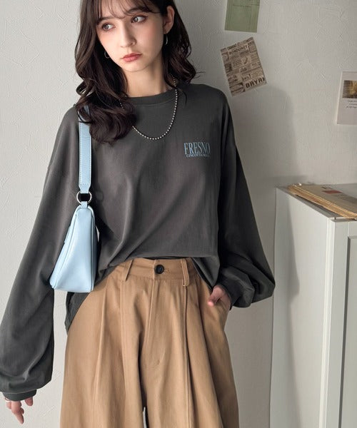 纏うだけで、洒落感アップデート◎綿100％ニュースペーパーロゴプリントオーバーサイズTシャツ ce1330046