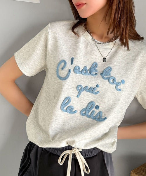 【mily bilet】着るだけでオシャレ感！ロゴプレート付きカラーフレンチコード刺繍Tシャツ(半袖) mi1329015