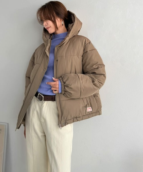 《JaVa ジャバコラボ》ぬくぬく暖か！ショート丈フード付き中綿フェイクダウンコート 185535