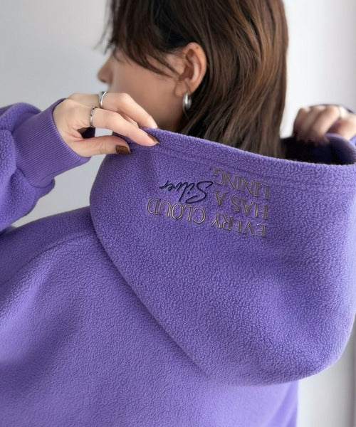ふわっとあったか、秋冬の“欲しい”をぎゅっと♪刺繍デザインスキッパー衿フリースパーカー ce1020395
