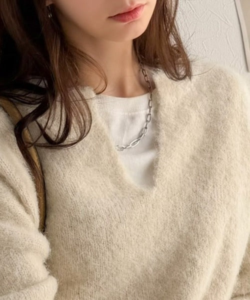 ゆったりふんわり♪シャギーで華やぐ旬顔へ。袖ボタン付きキーネックニット ce1410015