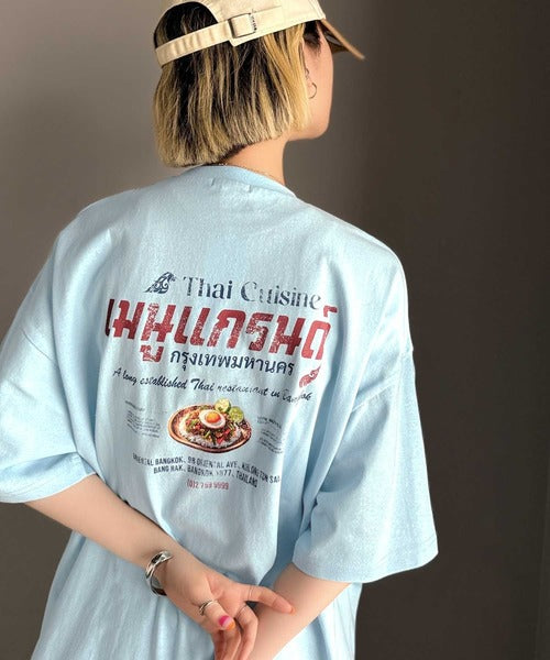 《JaVaジャバコラボ》お洒落見え確定。綿100％タイ料理メニュー風プリントルーズフィットTシャツ(オーバーサイズ) jv1029127