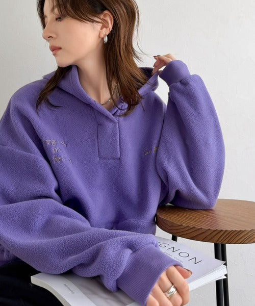 ふわっとあったか、秋冬の“欲しい”をぎゅっと♪刺繍デザインスキッパー衿フリースパーカー ce1020395