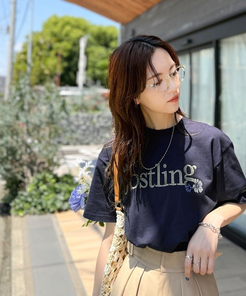 ナチュラルな中に、さりげない華。綿100％ロゴ×フラワー刺繍ビッグTシャツ（半袖） ce1260485