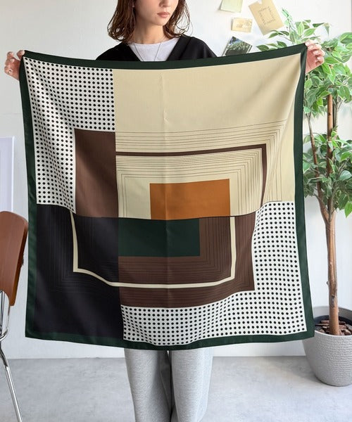 差し色が上品カワイイ♪90cm×90cmパネル柄シルクライク大判スカーフ ce1240056