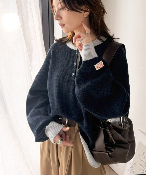 《JaVaジャバコラボ》ふっくら、袖たっぽり。ワッフル編みヘンリーネックオーバーサイズ配色ニット jv1350022