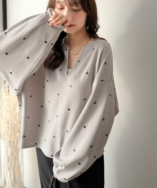 【Classical Evon】甘さ抑えて品よく映える。ドット刺繍袖ぽわんキーネックロンTEE（長袖） ev1260616