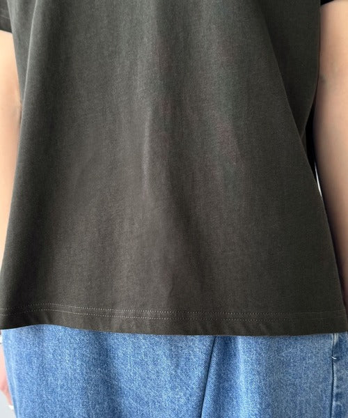 【sustaina+】垢抜けた大人カジュアル。オーガニックコットン100％フロッキーロゴプリントTシャツ ce1260398