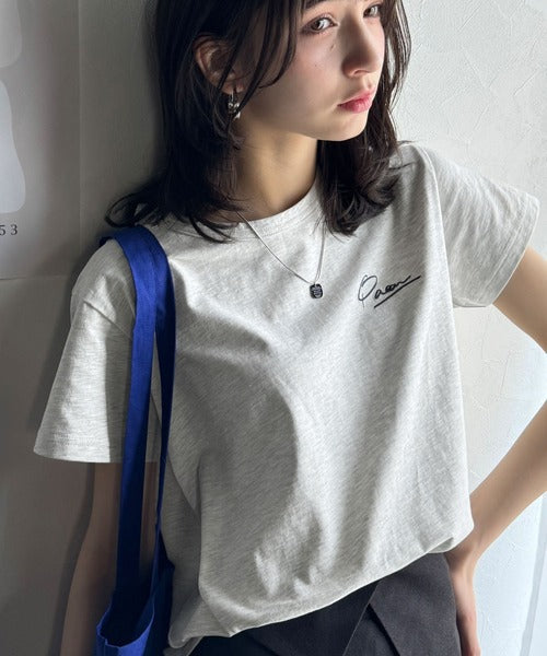 【sustaina+】こなれ感たっぷり。オーガニックコットン100％胸元PAEAN刺繍Tシャツ(半袖) ce1260401