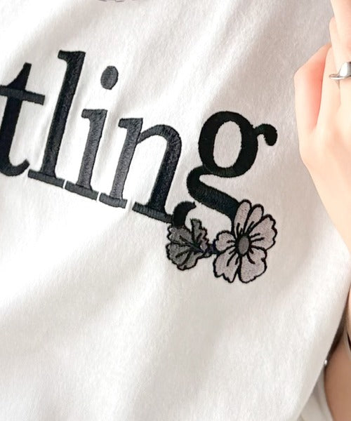 ナチュラルな中に、さりげない華。綿100％ロゴ×フラワー刺繍ビッグTシャツ（半袖） ce1260485