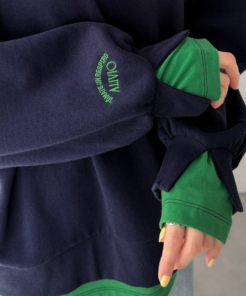 《JaVaジャバコラボ》着るだけでレイヤード上級者！配色刺繍レイヤード風オーバーサイズ裏起毛プルオーバー jv1050390