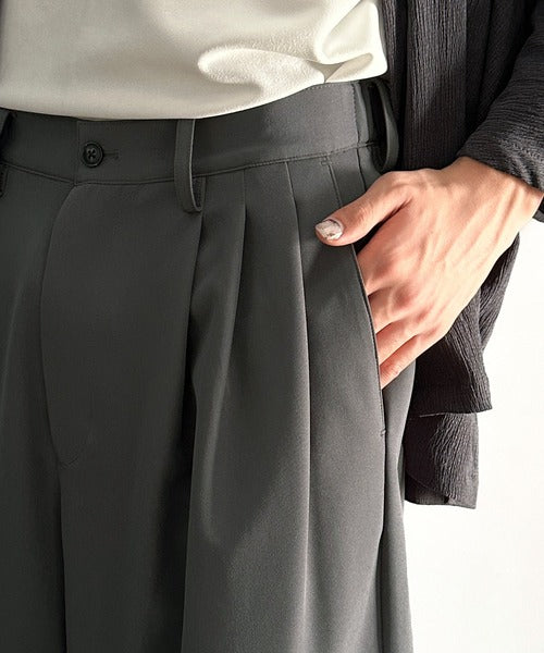 「美しさはタックから。」3タックY2Kスーパーワードスラックス／Three-Tuck Y2K Super Wide Trousers co1150005