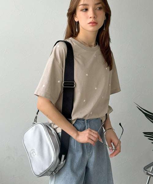《JaVaジャバコラボ》春夏のカジュアルに、大人の“可愛い”をプラス。ミニハート刺繍Tシャツ（半袖） jv1010470
